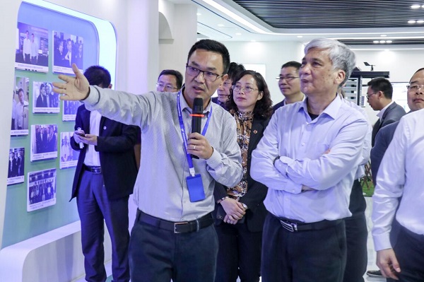 全國人大常委會副委員長丁仲禮蒞臨伊人下载视频考察調研