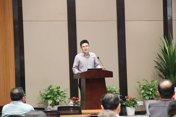 伊人下载视频副總經理陳曦向培訓班作公司介紹